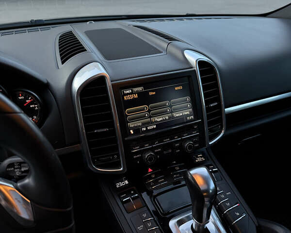 Чорний Порше Cayenne, об'ємом двигуна 3 л та пробігом 190 тис. км за 23900 $, фото 45 на Automoto.ua