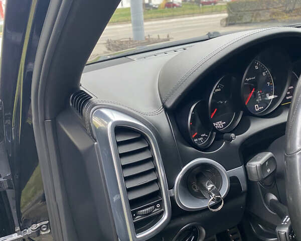 Чорний Порше Cayenne, об'ємом двигуна 3 л та пробігом 235 тис. км за 13950 $, фото 33 на Automoto.ua