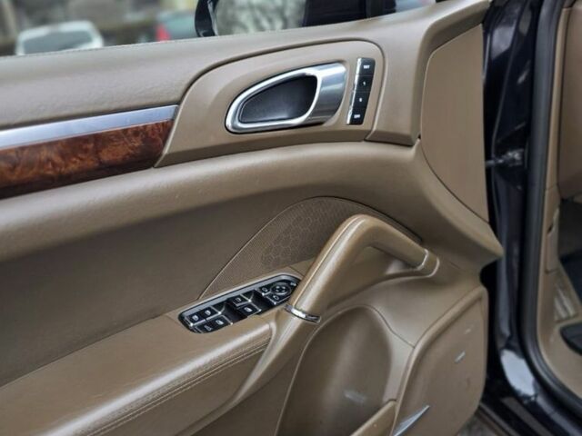 Чорний Порше Cayenne, об'ємом двигуна 4.8 л та пробігом 160 тис. км за 14500 $, фото 18 на Automoto.ua