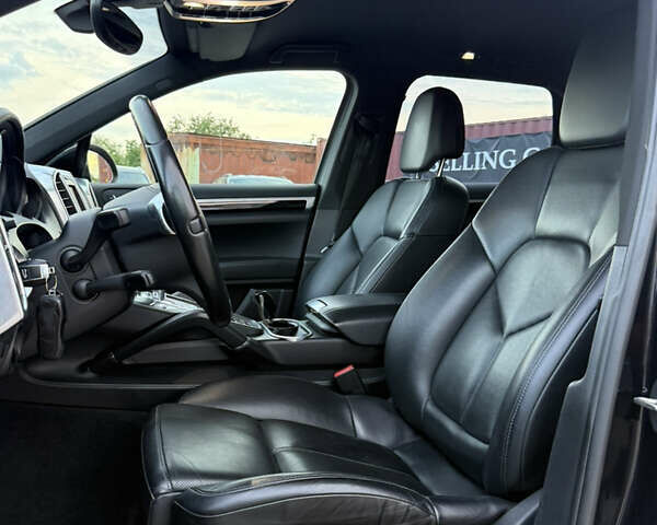 Чорний Порше Cayenne, об'ємом двигуна 4.8 л та пробігом 278 тис. км за 14999 $, фото 33 на Automoto.ua