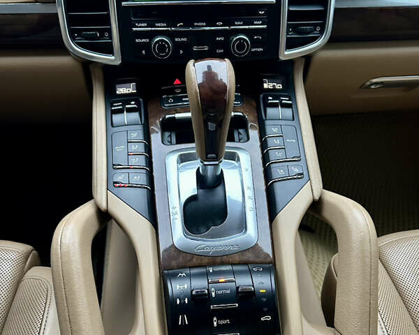 Черный Порше Каен, объемом двигателя 2.97 л и пробегом 302 тыс. км за 18000 $, фото 16 на Automoto.ua