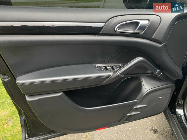 Чорний Порше Cayenne, об'ємом двигуна 3 л та пробігом 235 тис. км за 13950 $, фото 35 на Automoto.ua