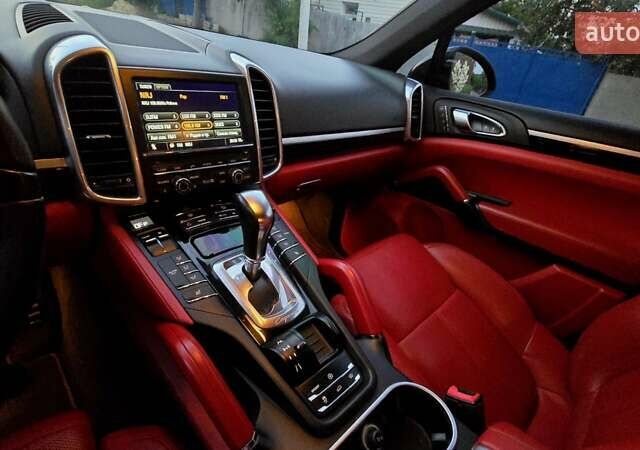 Чорний Порше Cayenne, об'ємом двигуна 3 л та пробігом 254 тис. км за 21777 $, фото 50 на Automoto.ua