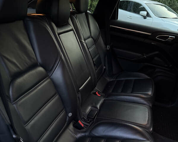 Чорний Порше Cayenne, об'ємом двигуна 3 л та пробігом 190 тис. км за 23900 $, фото 30 на Automoto.ua