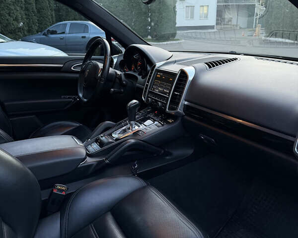 Чорний Порше Cayenne, об'ємом двигуна 3 л та пробігом 190 тис. км за 23900 $, фото 27 на Automoto.ua