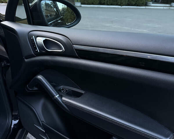 Чорний Порше Cayenne, об'ємом двигуна 3 л та пробігом 190 тис. км за 23900 $, фото 23 на Automoto.ua