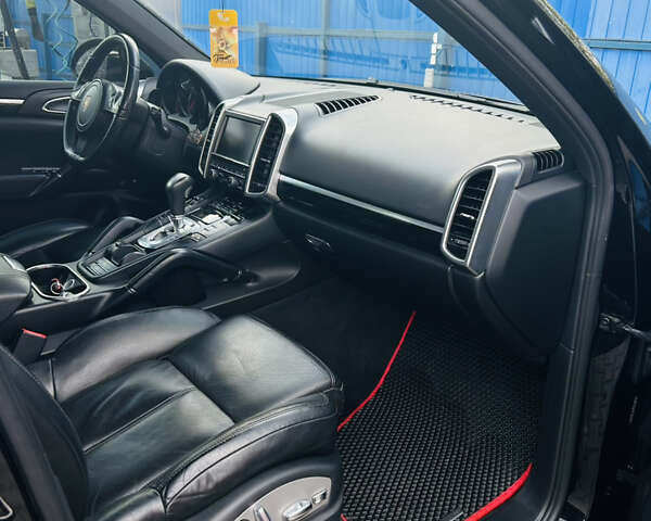 Черный Порше Каен, объемом двигателя 3.6 л и пробегом 210 тыс. км за 17000 $, фото 9 на Automoto.ua