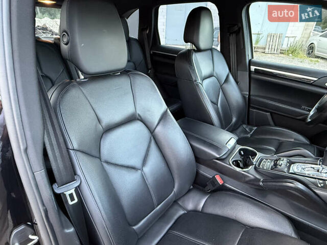 Чорний Порше Cayenne, об'ємом двигуна 4.8 л та пробігом 278 тис. км за 14999 $, фото 47 на Automoto.ua