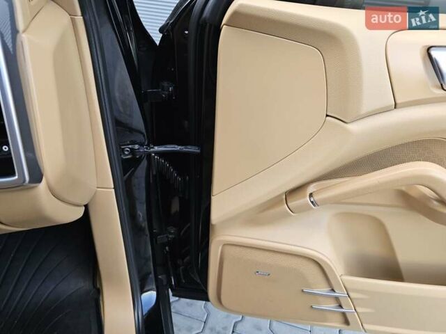 Чорний Порше Cayenne, об'ємом двигуна 4.8 л та пробігом 234 тис. км за 18777 $, фото 117 на Automoto.ua