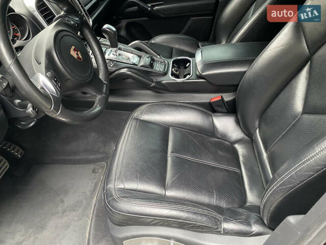 Чорний Порше Cayenne, об'ємом двигуна 3 л та пробігом 235 тис. км за 13950 $, фото 37 на Automoto.ua