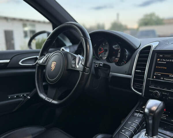 Чорний Порше Cayenne, об'ємом двигуна 4.8 л та пробігом 278 тис. км за 14500 $, фото 69 на Automoto.ua