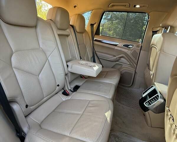 Чорний Порше Cayenne, об'ємом двигуна 3.6 л та пробігом 143 тис. км за 20000 $, фото 10 на Automoto.ua