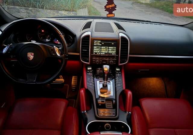 Черный Порше Каен, объемом двигателя 3 л и пробегом 254 тыс. км за 21999 $, фото 51 на Automoto.ua