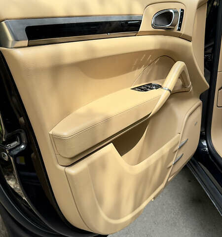 Чорний Порше Cayenne, об'ємом двигуна 4.81 л та пробігом 135 тис. км за 15700 $, фото 13 на Automoto.ua