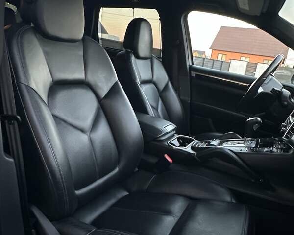 Чорний Порше Cayenne, об'ємом двигуна 4.8 л та пробігом 117 тис. км за 18500 $, фото 60 на Automoto.ua
