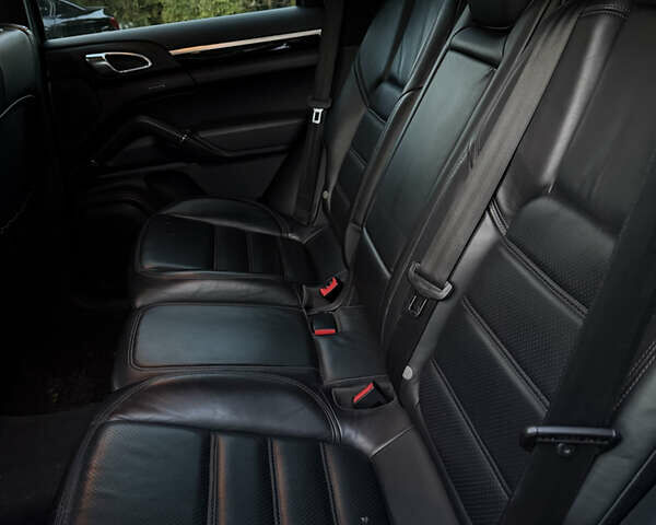 Чорний Порше Cayenne, об'ємом двигуна 3 л та пробігом 190 тис. км за 23900 $, фото 33 на Automoto.ua