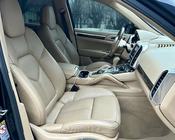 Черный Порше Каен, объемом двигателя 2.97 л и пробегом 302 тыс. км за 18000 $, фото 10 на Automoto.ua