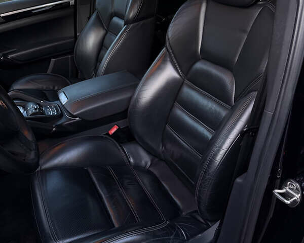 Чорний Порше Cayenne, об'ємом двигуна 3 л та пробігом 190 тис. км за 23900 $, фото 38 на Automoto.ua