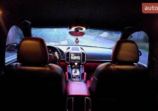 Чорний Порше Cayenne, об'ємом двигуна 3 л та пробігом 254 тис. км за 21777 $, фото 64 на Automoto.ua