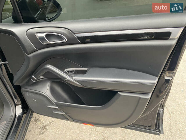 Чорний Порше Cayenne, об'ємом двигуна 3 л та пробігом 235 тис. км за 13950 $, фото 58 на Automoto.ua