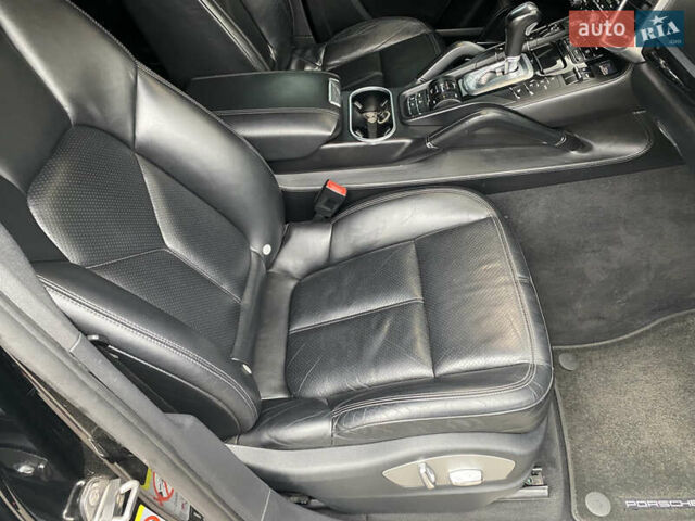 Чорний Порше Cayenne, об'ємом двигуна 3 л та пробігом 235 тис. км за 13950 $, фото 56 на Automoto.ua