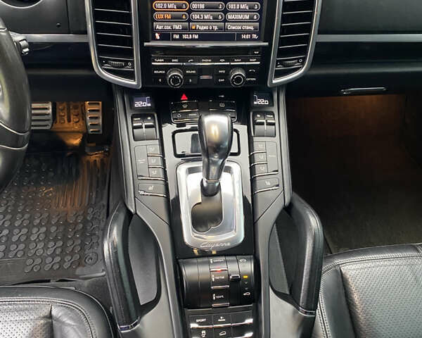 Чорний Порше Cayenne, об'ємом двигуна 3 л та пробігом 235 тис. км за 13950 $, фото 49 на Automoto.ua