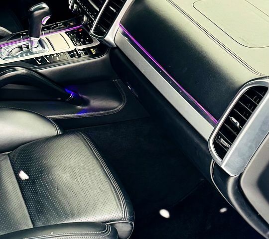 Черный Порше Каен, объемом двигателя 48 л и пробегом 103 тыс. км за 25300 $, фото 7 на Automoto.ua