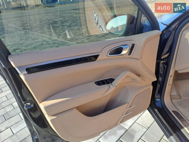 Чорний Порше Cayenne, об'ємом двигуна 4.81 л та пробігом 133 тис. км за 15500 $, фото 12 на Automoto.ua