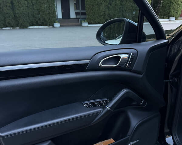 Чорний Порше Cayenne, об'ємом двигуна 3 л та пробігом 190 тис. км за 23900 $, фото 36 на Automoto.ua