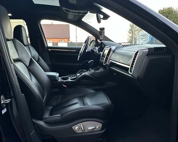 Чорний Порше Cayenne, об'ємом двигуна 4.8 л та пробігом 117 тис. км за 18500 $, фото 56 на Automoto.ua