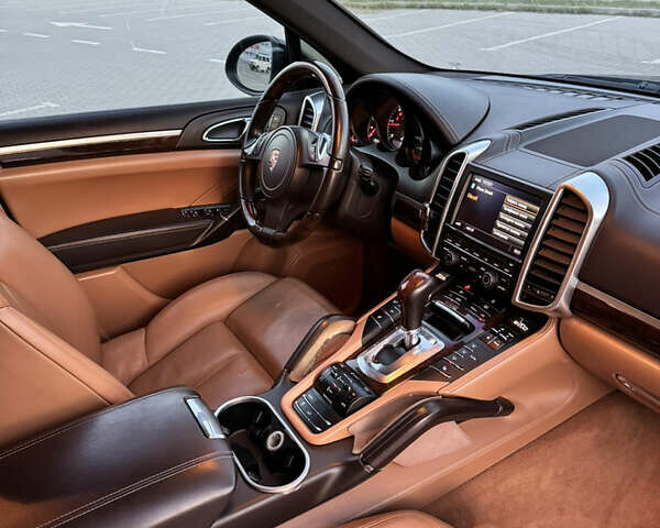 Черный Порше Каен, объемом двигателя 2.97 л и пробегом 287 тыс. км за 22500 $, фото 1 на Automoto.ua