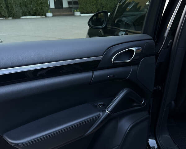 Чорний Порше Cayenne, об'ємом двигуна 3 л та пробігом 190 тис. км за 23900 $, фото 32 на Automoto.ua