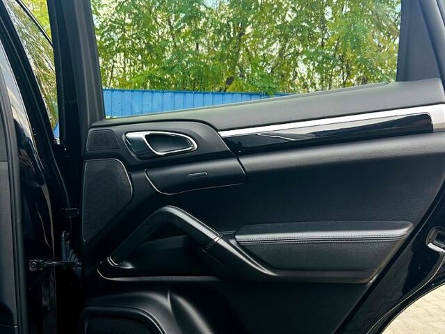 Чорний Порше Cayenne, об'ємом двигуна 3.6 л та пробігом 210 тис. км за 17500 $, фото 11 на Automoto.ua