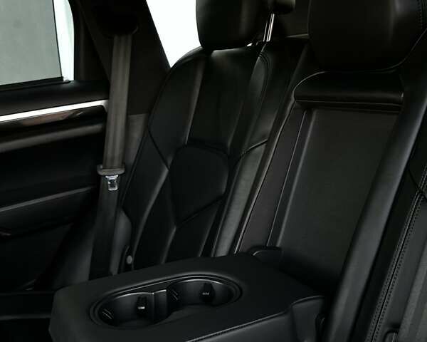 Чорний Порше Cayenne, об'ємом двигуна 4.8 л та пробігом 117 тис. км за 18500 $, фото 68 на Automoto.ua