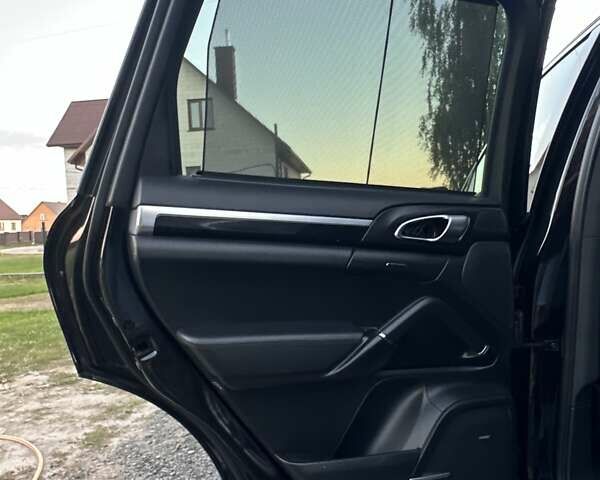 Чорний Порше Cayenne, об'ємом двигуна 4.8 л та пробігом 117 тис. км за 18500 $, фото 72 на Automoto.ua