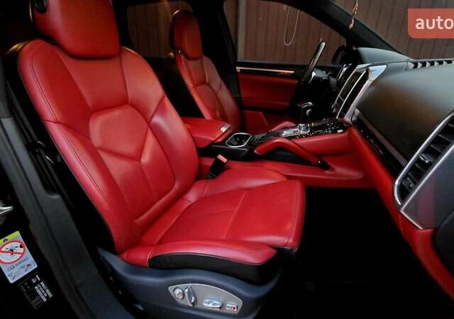 Чорний Порше Cayenne, об'ємом двигуна 3 л та пробігом 254 тис. км за 21777 $, фото 56 на Automoto.ua