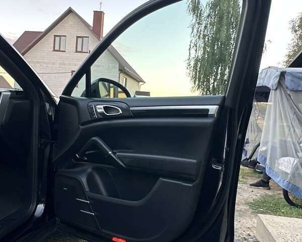 Чорний Порше Cayenne, об'ємом двигуна 4.8 л та пробігом 117 тис. км за 18500 $, фото 57 на Automoto.ua