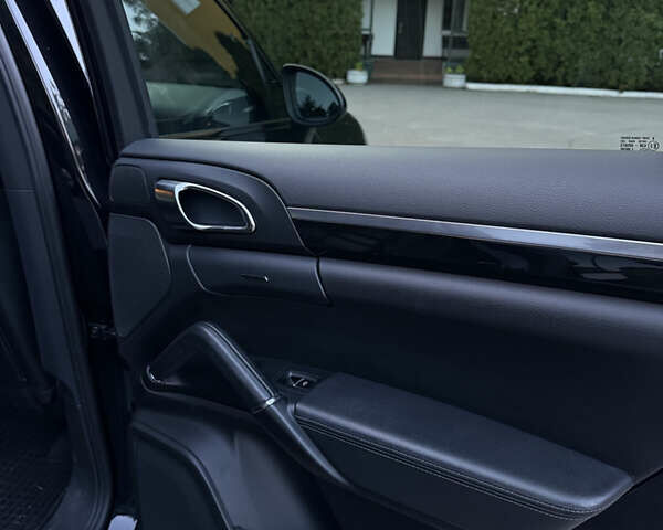 Чорний Порше Cayenne, об'ємом двигуна 3 л та пробігом 190 тис. км за 23900 $, фото 29 на Automoto.ua