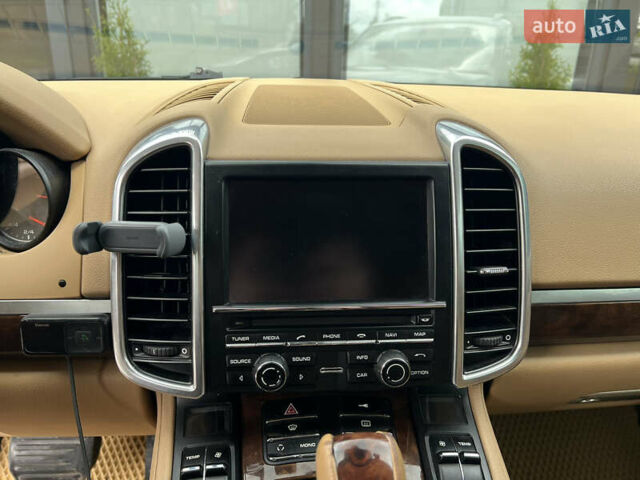 Черный Порше Каен, объемом двигателя 3 л и пробегом 280 тыс. км за 23630 $, фото 12 на Automoto.ua