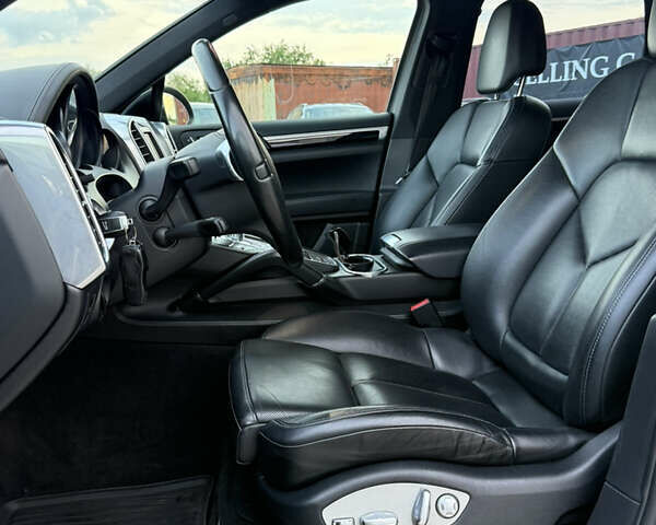 Чорний Порше Cayenne, об'ємом двигуна 4.8 л та пробігом 278 тис. км за 14500 $, фото 40 на Automoto.ua