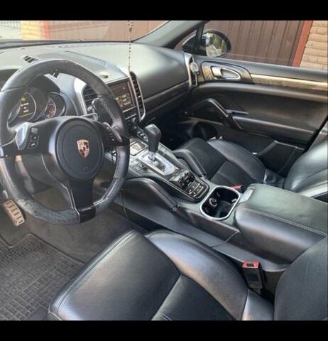 Черный Порше Каен, объемом двигателя 4.8 л и пробегом 120 тыс. км за 15000 $, фото 5 на Automoto.ua