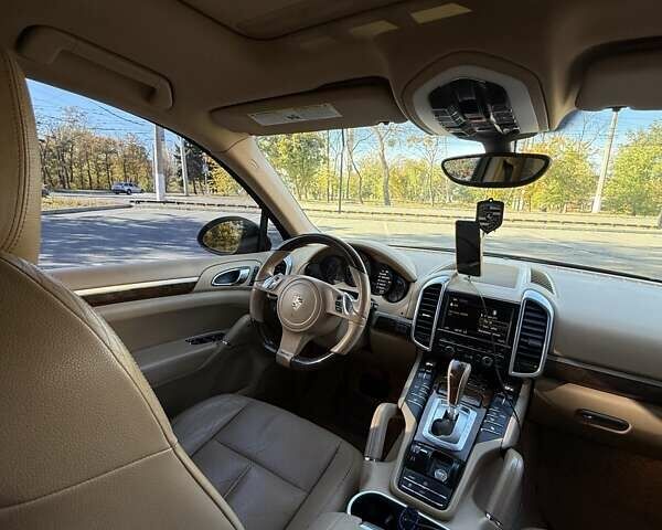Чорний Порше Cayenne, об'ємом двигуна 3.6 л та пробігом 143 тис. км за 20000 $, фото 9 на Automoto.ua