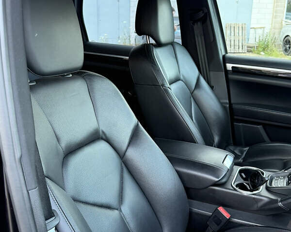 Чорний Порше Cayenne, об'ємом двигуна 4.8 л та пробігом 278 тис. км за 14500 $, фото 60 на Automoto.ua