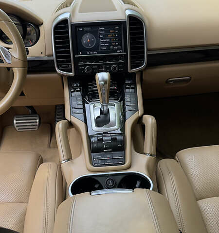 Чорний Порше Cayenne, об'ємом двигуна 4.81 л та пробігом 135 тис. км за 15700 $, фото 10 на Automoto.ua