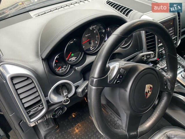 Чорний Порше Cayenne, об'ємом двигуна 3 л та пробігом 235 тис. км за 13950 $, фото 46 на Automoto.ua