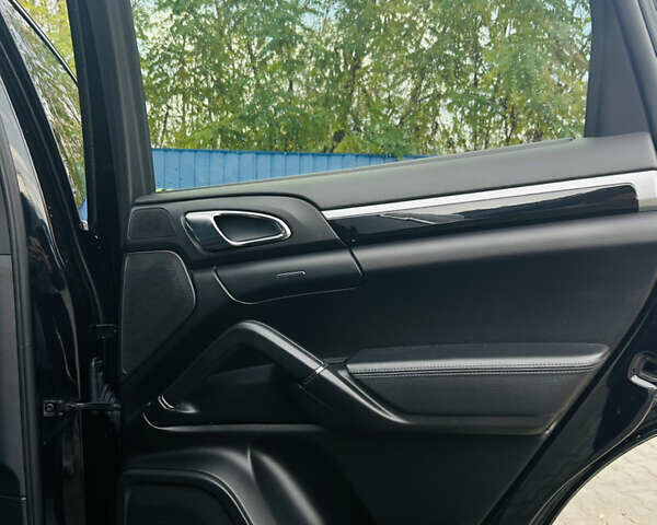 Черный Порше Каен, объемом двигателя 3.6 л и пробегом 210 тыс. км за 17000 $, фото 12 на Automoto.ua