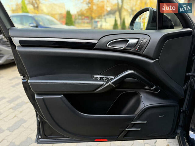 Порше Каен 2012 в Черновцах на Automoto.ua Черный Порше Каен, объемом двигателя 3 л и пробегом 296 тыс. км за 21500 $, фото 13 на Automoto.ua