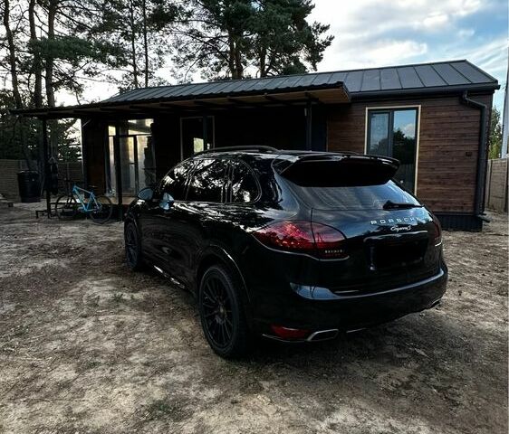 Порше Cayenne 2012 у Києві на Automoto.ua Чорний Порше Cayenne, об'ємом двигуна 4.8 л та пробігом 196 тис. км за 15000 $, фото 3 на Automoto.ua