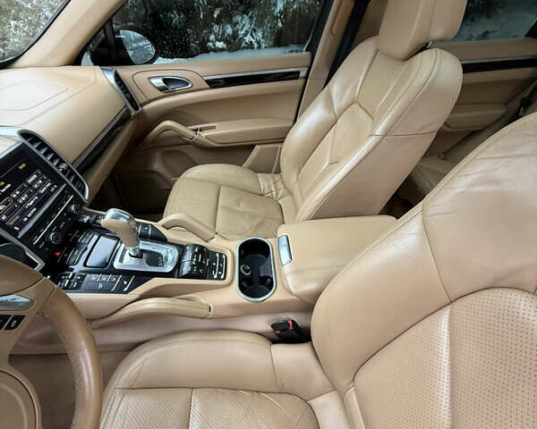 Чорний Порше Cayenne, об'ємом двигуна 3 л та пробігом 224 тис. км за 19350 $, фото 40 на Automoto.ua