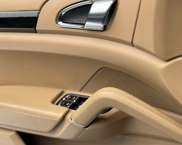 Чорний Порше Cayenne, об'ємом двигуна 3 л та пробігом 224 тис. км за 19350 $, фото 37 на Automoto.ua